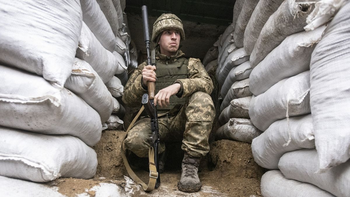 Válka je nevyhnutelná, jsme připraveni, hlásají ukrajinští vojáci z fronty